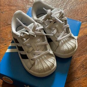 Adidas superstars